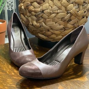 Easy Spirit Raphael Bronze pumps w/ animal print